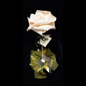 Rosa con stelo avorio organza giallo/blu