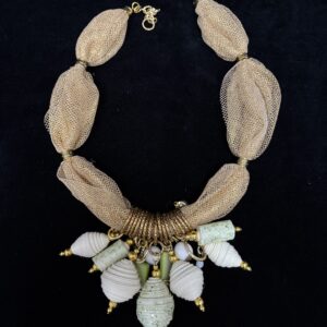 Collana tessuto ciondoli avorio